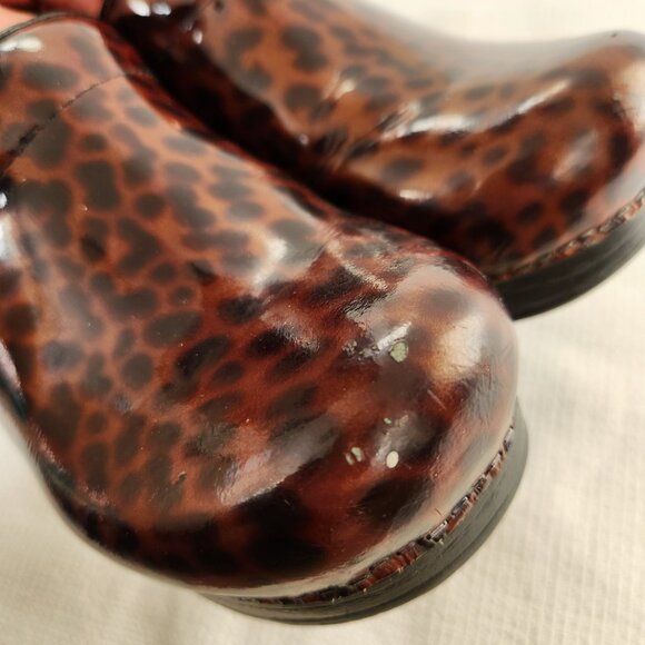 Dansko Cheetah Patent Leather Print Women’s Slip On Clogs Size 38 Nursing Shoes - Picture 14 of 14